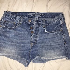 AMERICAN EAGLE light wash denim cut offs
